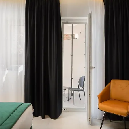 Luxury Unicus I, Ii, Iv سبليت
