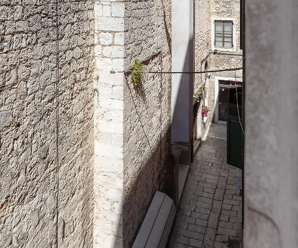 Guest house Luxury Unicus I, Ii, Iv In Center Of Old Town 4*