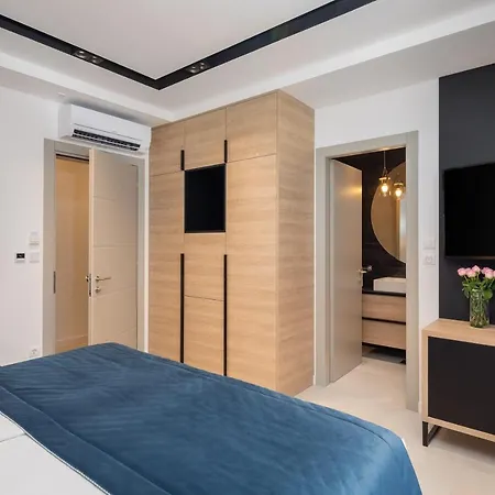 Luxury Unicus I, Ii, Iv In Center Of Old Town 4*