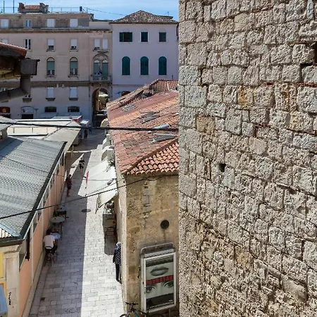 Luxury Unicus I, Ii, Iv In Center Of Old Town 4*